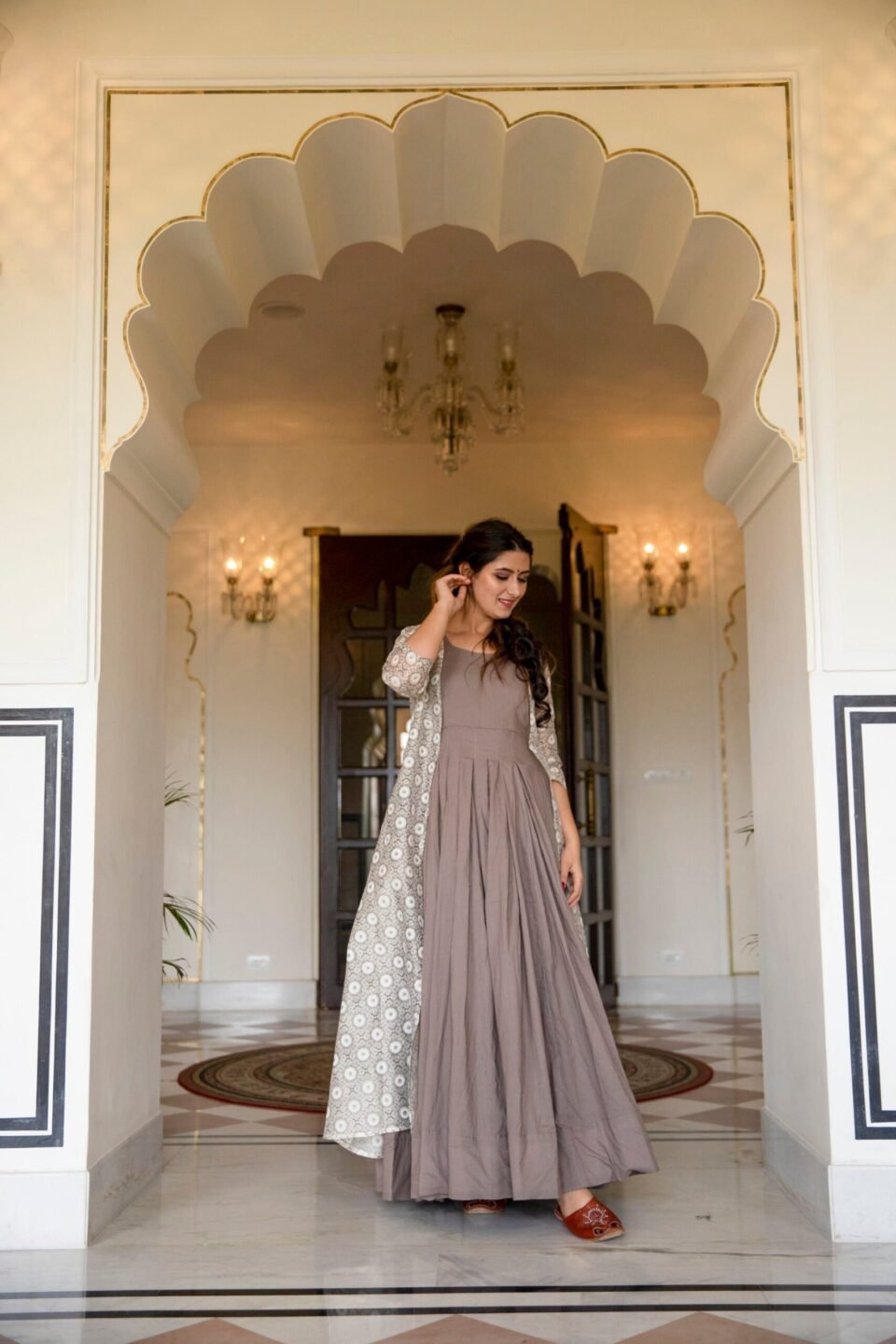 ADVIKA INNER WITH SHRUG SET