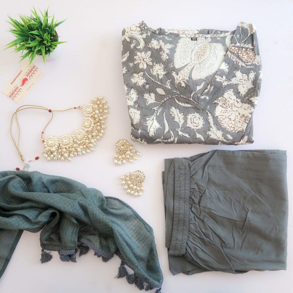 Grey Floral Inaayat Floral Suit Set